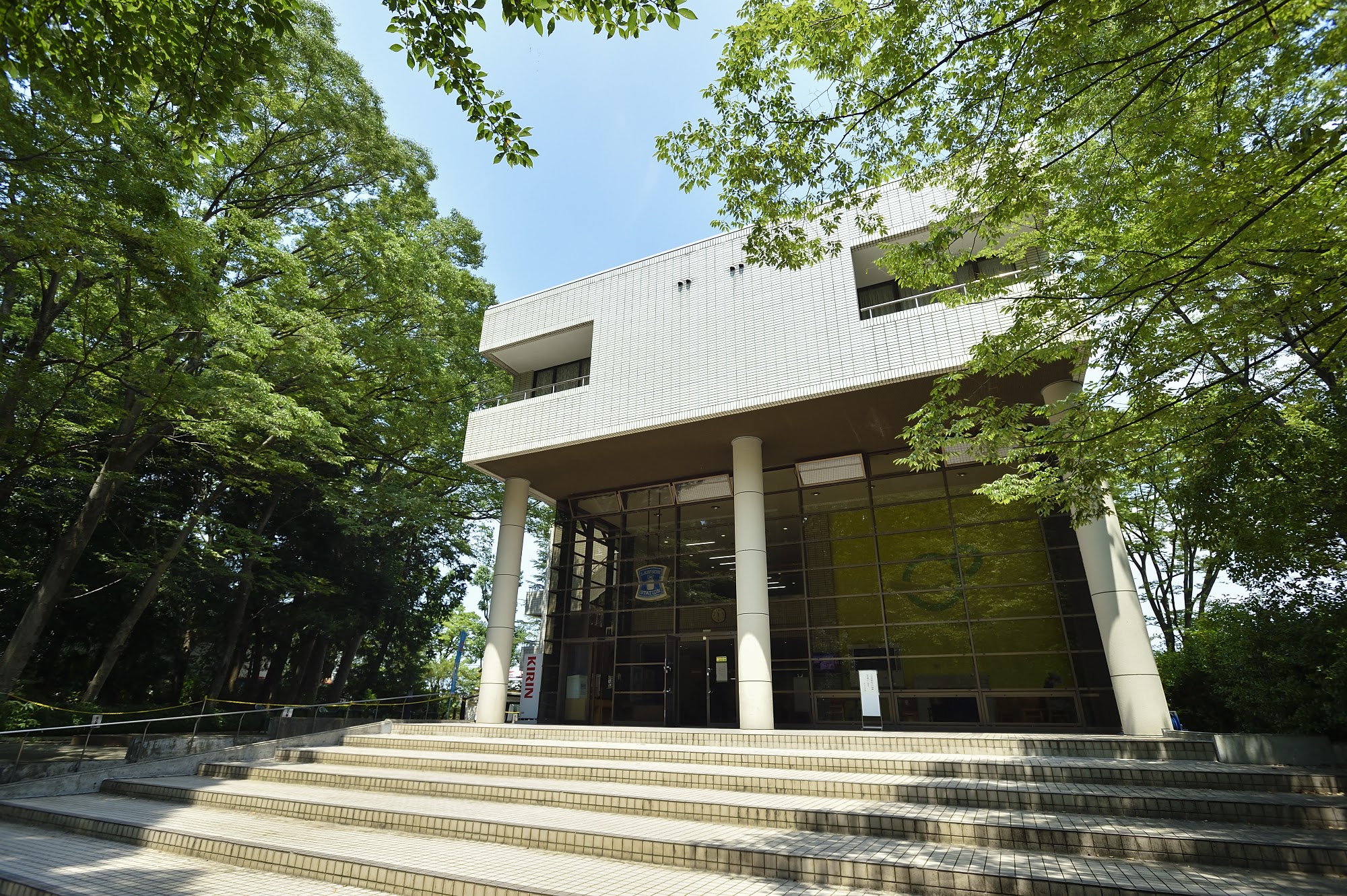 大学キャンパスの中庭
